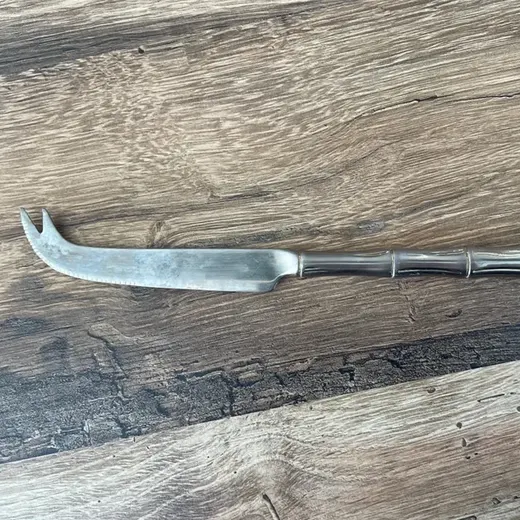 Couteau à formage effet bambou sur le manche