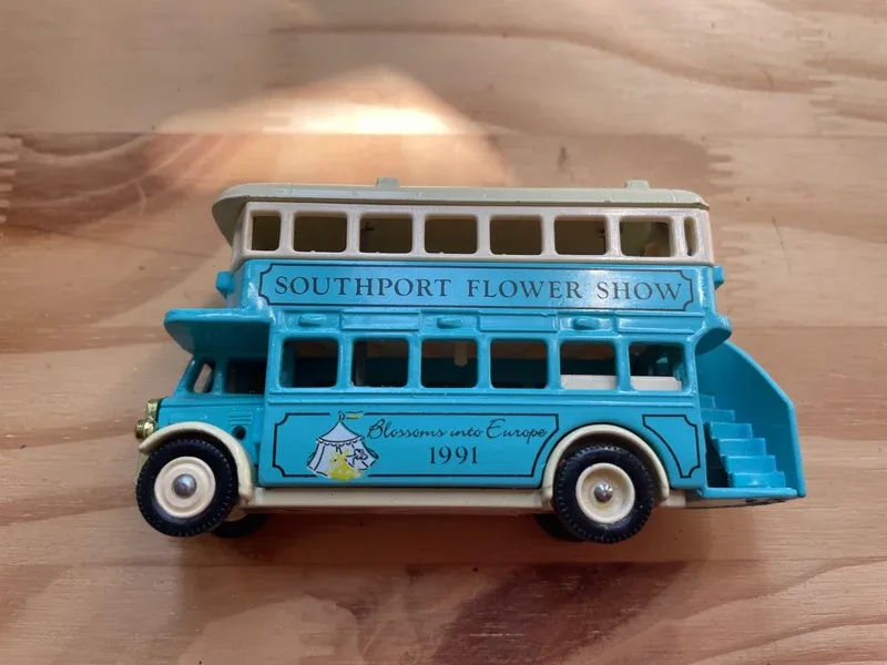 Bus de collection N•106