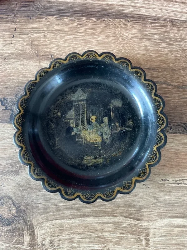 Assiette en carton bouillie peinte