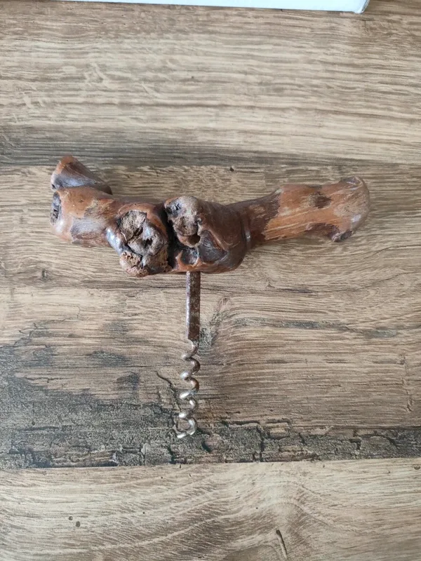 Tire bouchon ancien en bois petit modèle