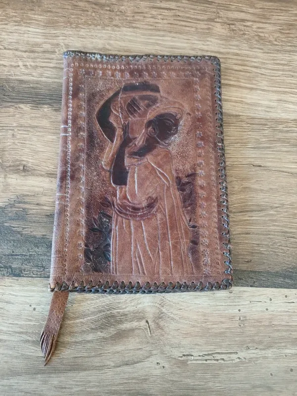 Protège livre en cuir style africain