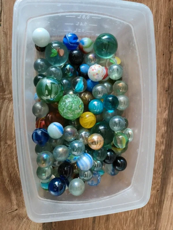 Lot de billes (une centaine)