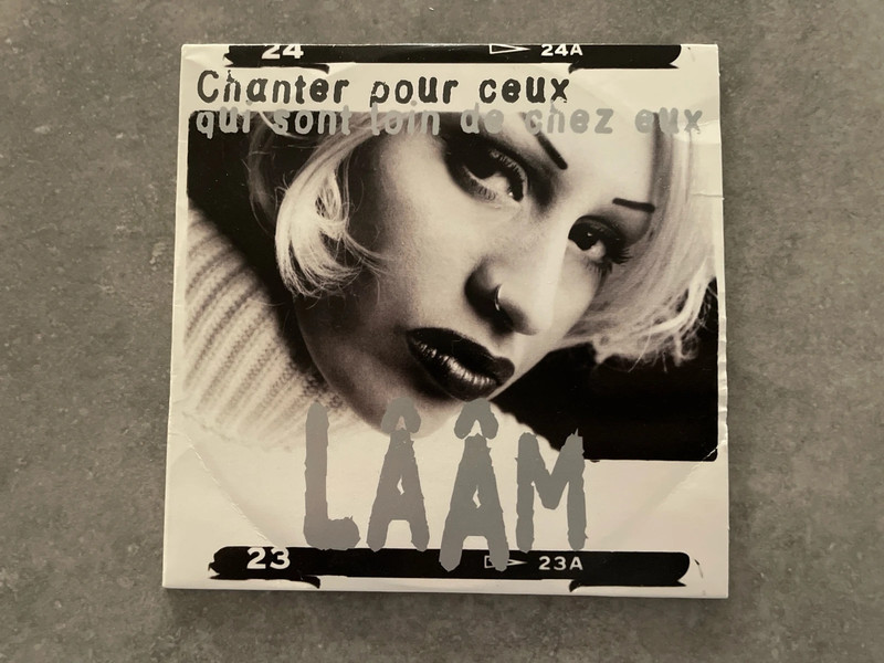Single laam chanter pour ceux qui sont loin de chez eux
